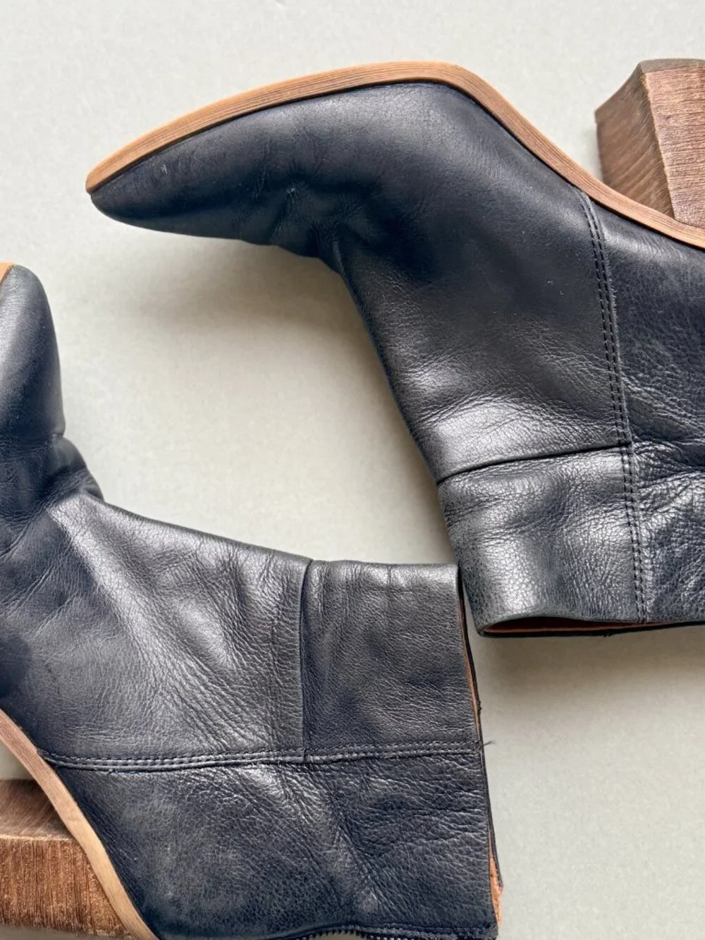 Franco Sarto Black Leather Pointed Toe Stacked Block Heel Back Zip Ankle Booties